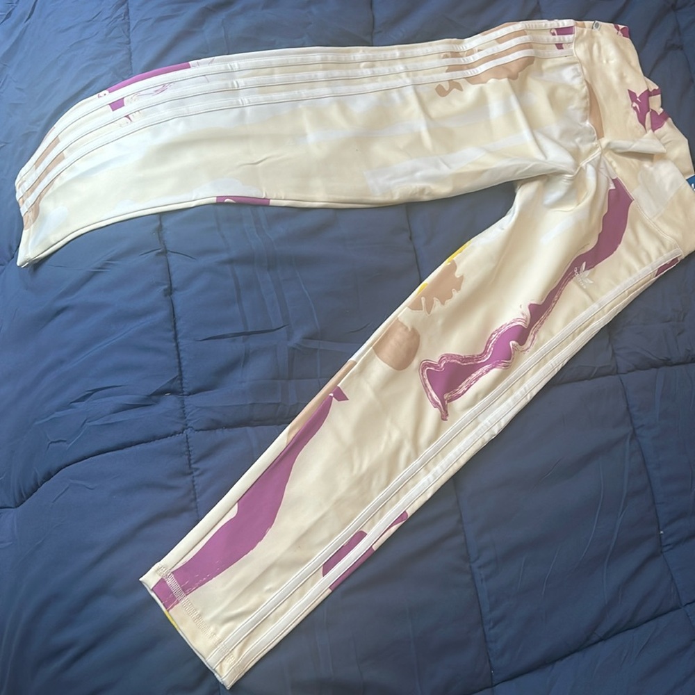 Tight fit, high-rise, full length Adidas workout pants!